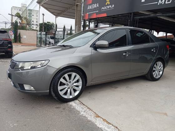 KIA CERATO 1.6 EX3 SEDAN 16V GASOLINA 4P MANUAL KIA CERATO 1.6 EX3 SEDAN 16V GASOLINA 4P MANUAL